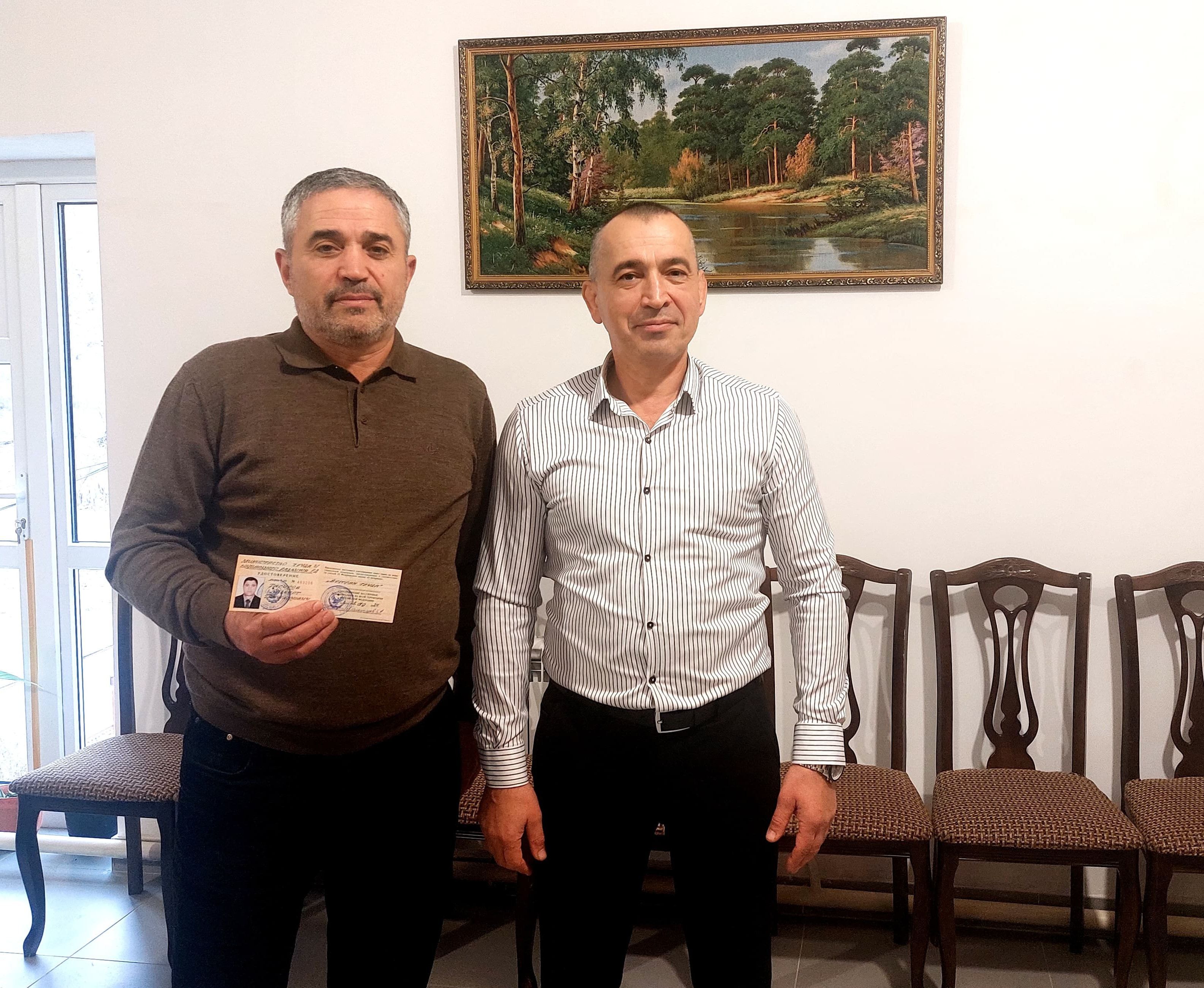 Альберту Тагирову из села Новое Лидже Табасаранского района вручили удостоверение ветерана труда